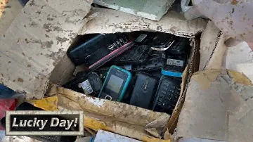 Lucky Day! i Found many old Broken Nokia phones